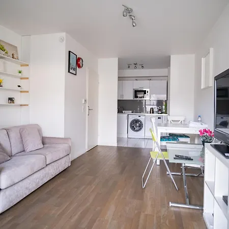 T2 Avec Parking Et Balcon Pres Du Metro Et Du Parc Des Expositions Lägenhet